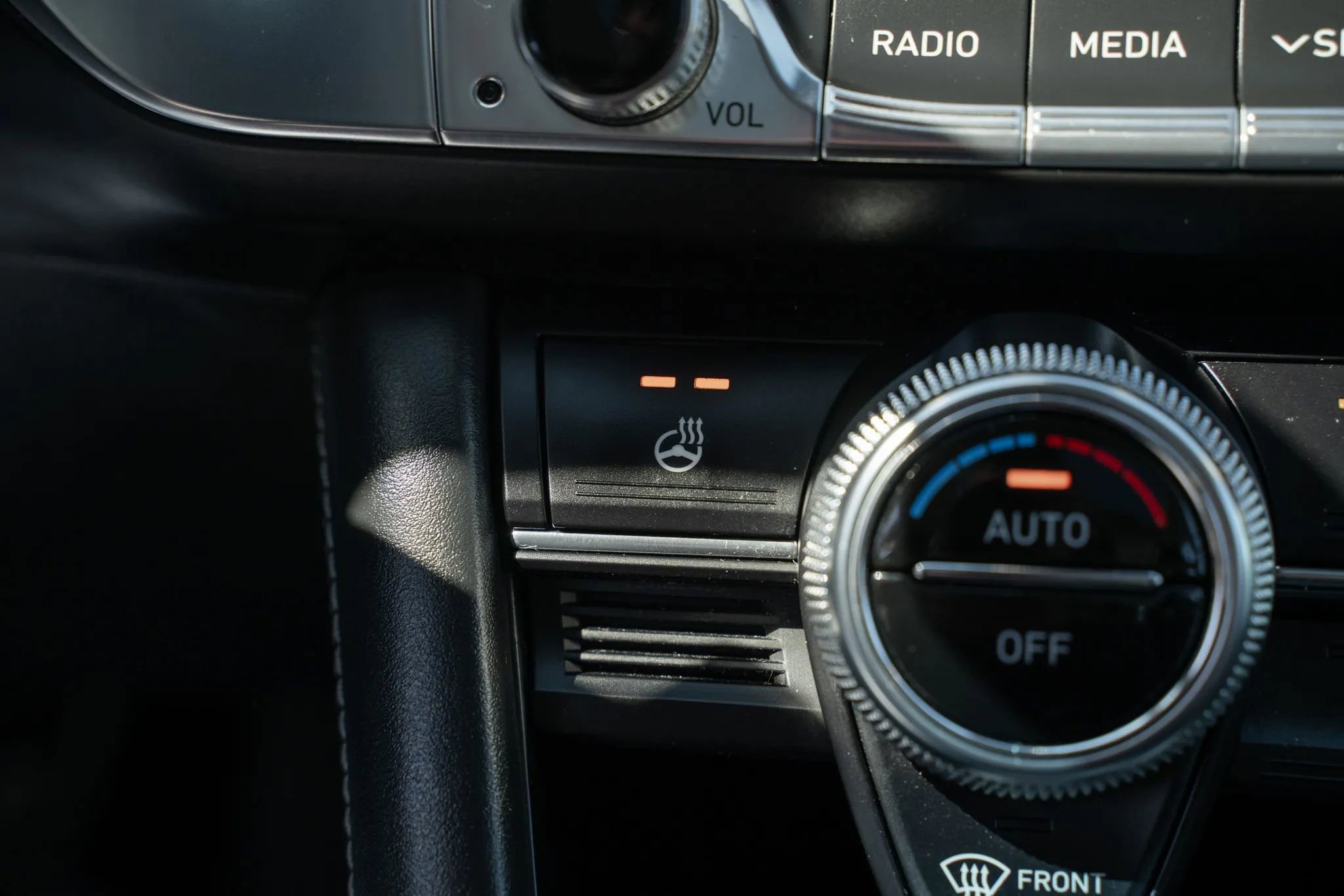 Used 2019 Genesis G70 2.0T Advanced w/ Dynamic Package image 30