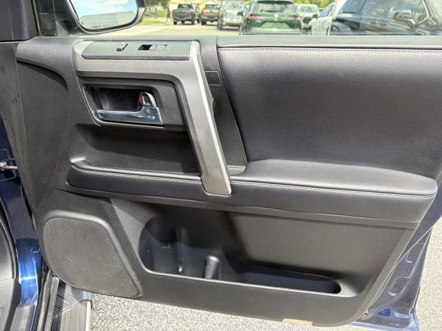 Used 2018 Toyota 4Runner SR5 AWD/4WD image 15
