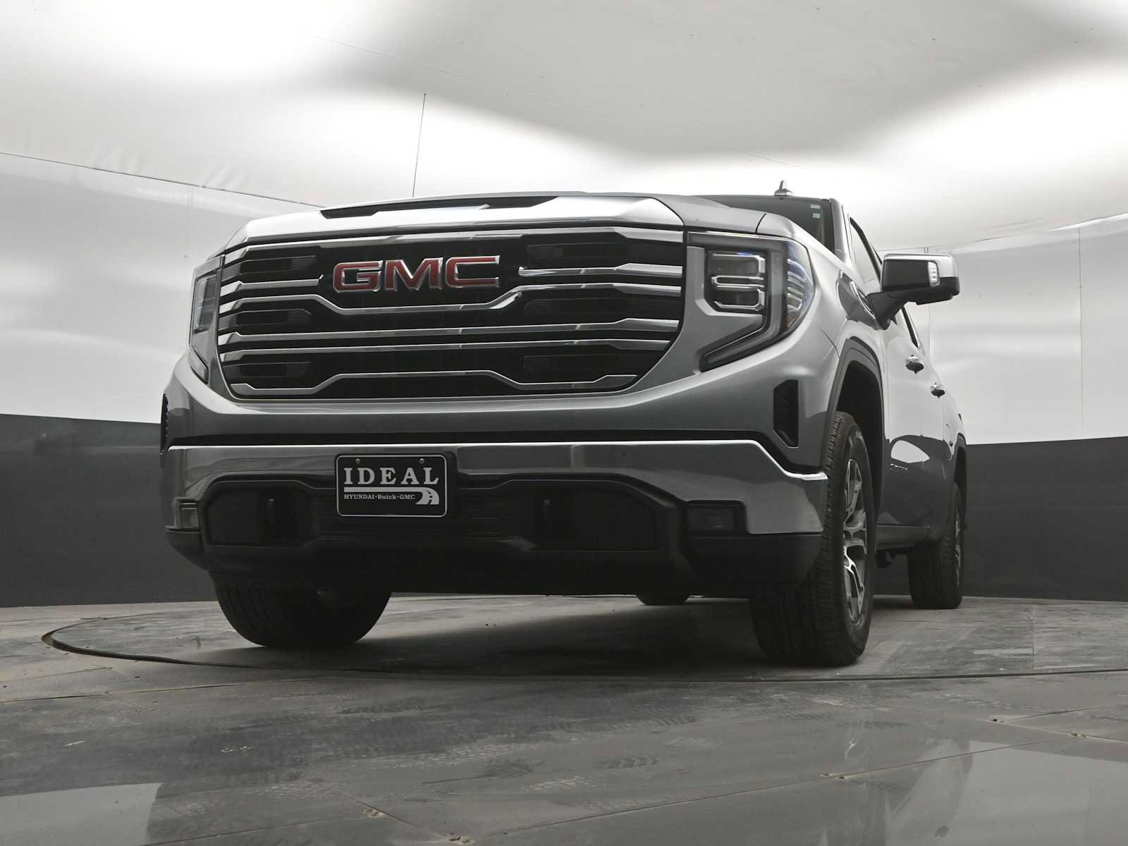 Used 2026 GMC Sierra 1500 SLT AWD/4WD image 40