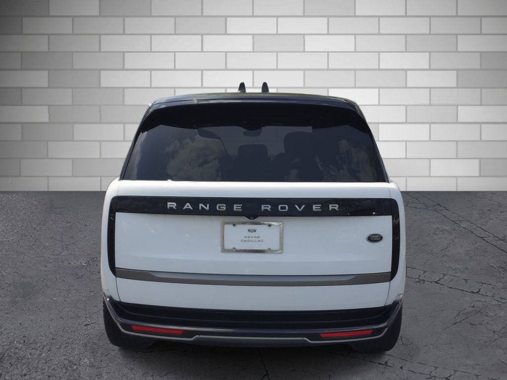 Used 2023 Land Rover Range Rover Long Wheelbase SE image 4