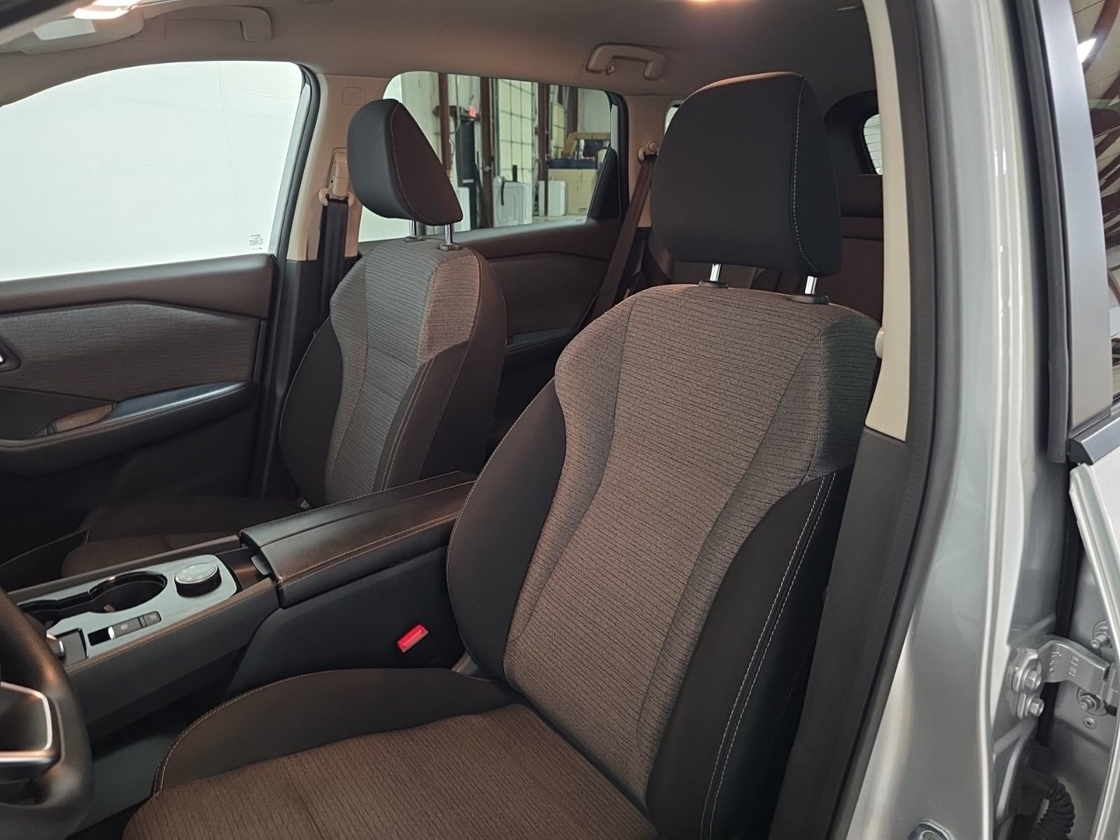 Used 2022 Nissan Rogue SV image 31