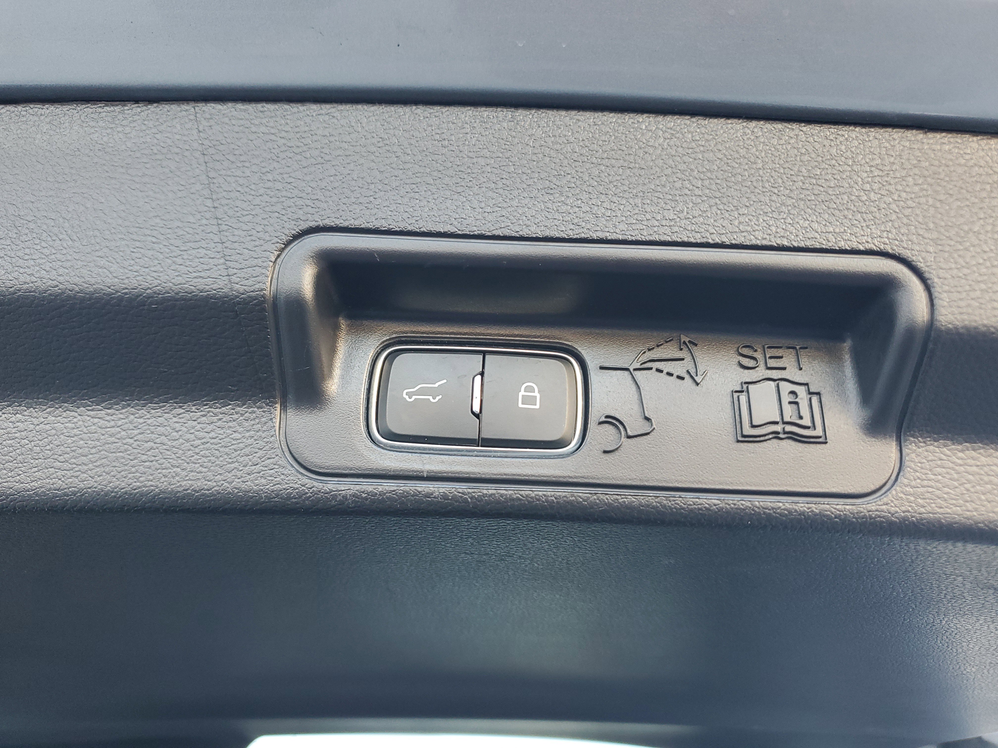 Used 2021 Ford Explorer XLT w/ Equipment Group 202A image 17