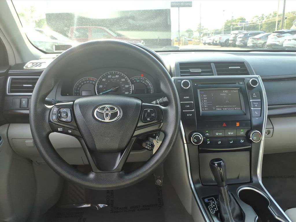 Used 2015 Toyota Camry LE image 23