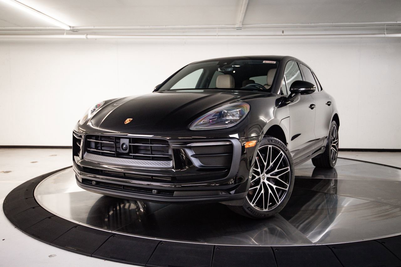 Certified 2025 Porsche Macan AWD/4WD image 1