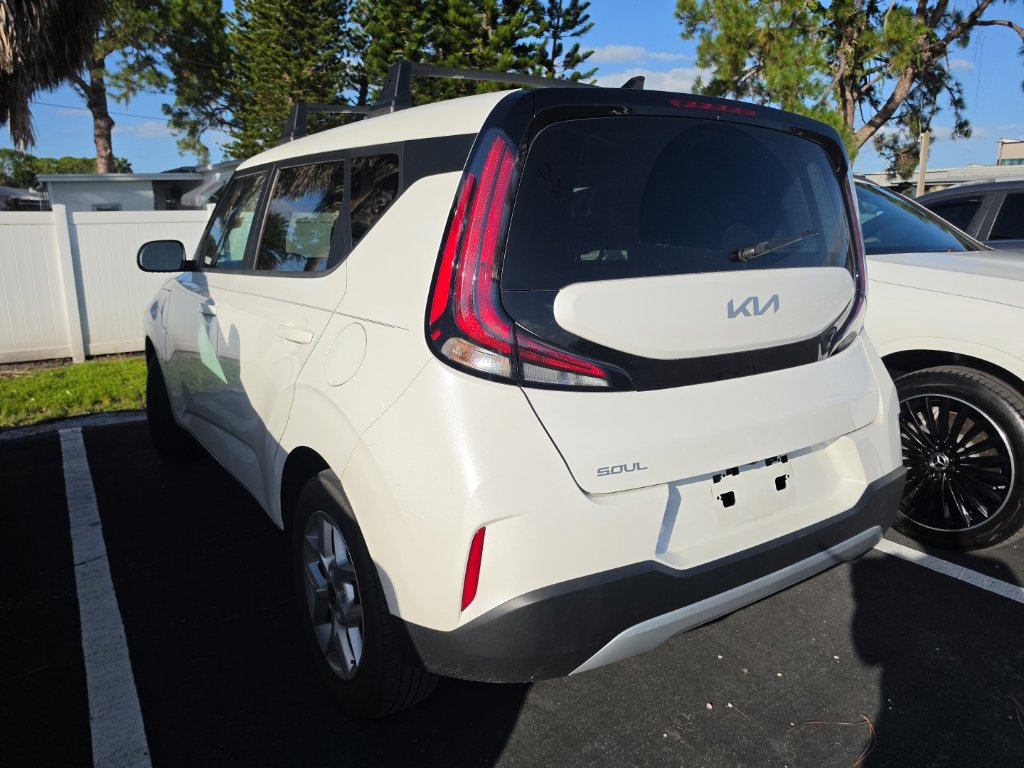 Certified 2023 Kia Soul LX w/ LX Technology Package FWD image 13
