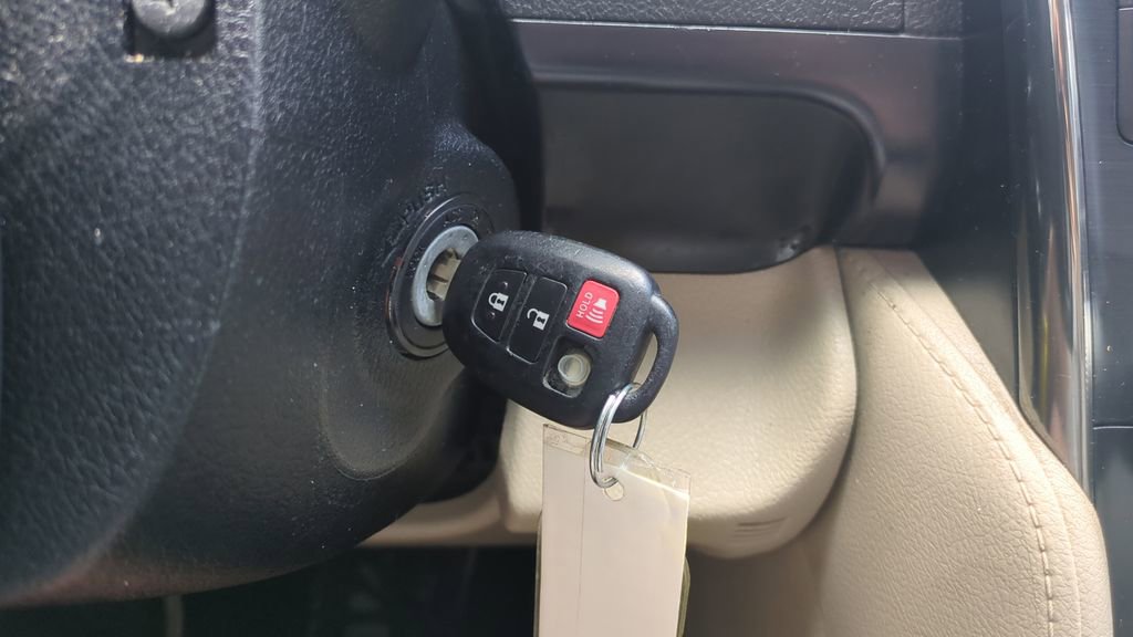 Used 2012 Toyota Camry LE image 35