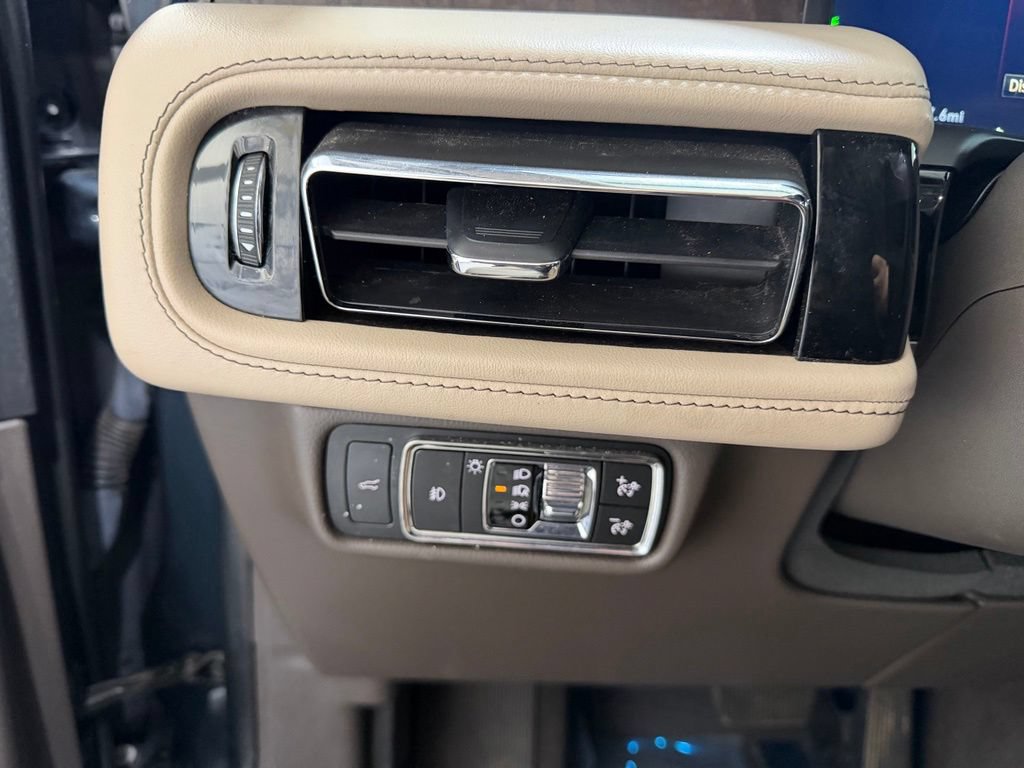 Used 2021 Lincoln Aviator Reserve w/ Elements Package Plus AWD/4WD image 17