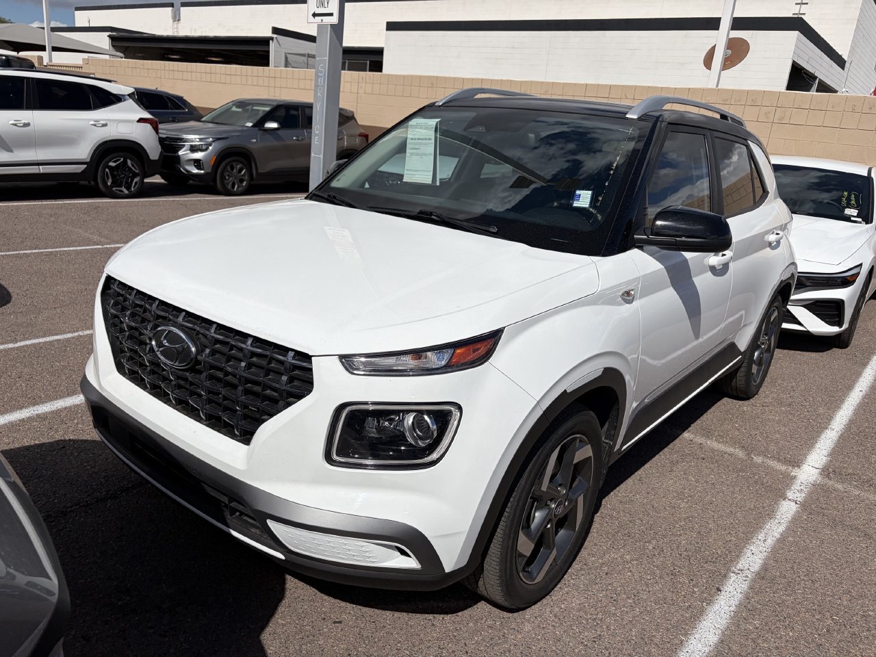 Used 2024 Hyundai Venue Limited FWD image 4