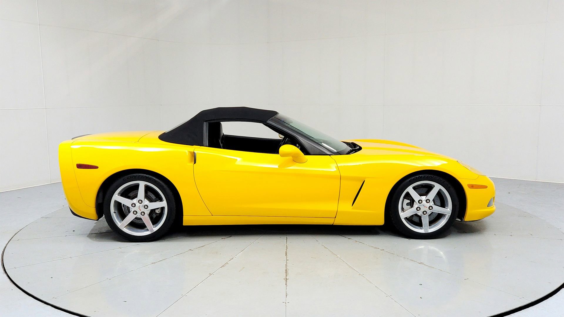 Used 2005 Chevrolet Corvette Convertible w/ Preferred Equipment Group image 6