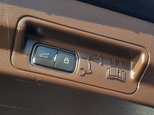 Used 2022 Ford Explorer King Ranch w/ Technology Package image 31