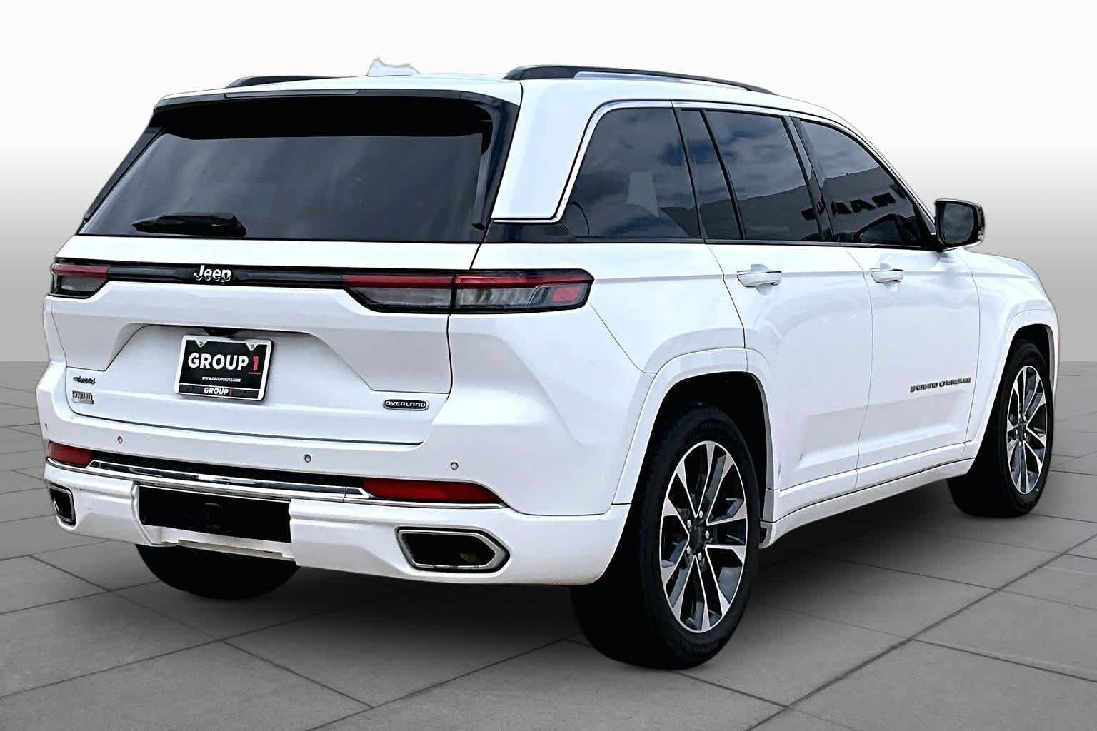 Used 2022 Jeep Grand Cherokee Overland AWD/4WD image 13