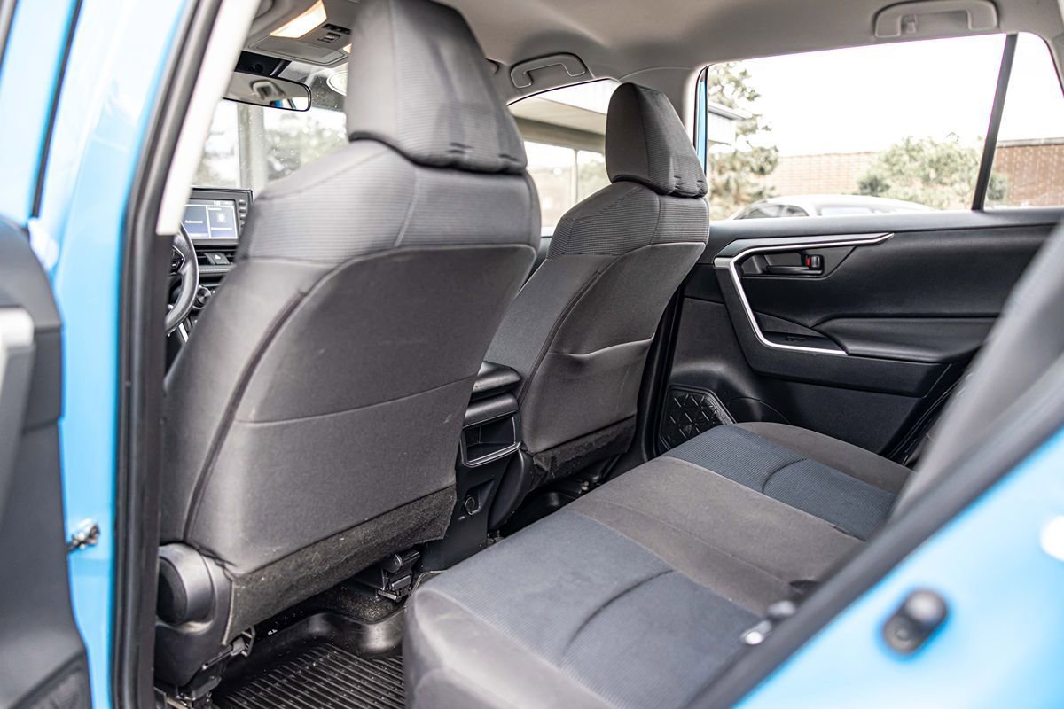 Used 2019 Toyota RAV4 LE w/ All Weather Liner Package AWD/4WD image 31