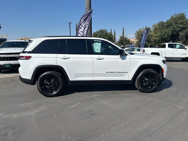 Used 2024 Jeep Grand Cherokee Altitude AWD/4WD image 9