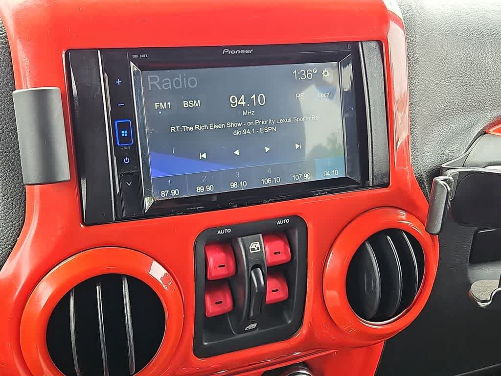 Used 2014 Jeep Wrangler Unlimited Sahara w/ Connectivity Group AWD/4WD image 15