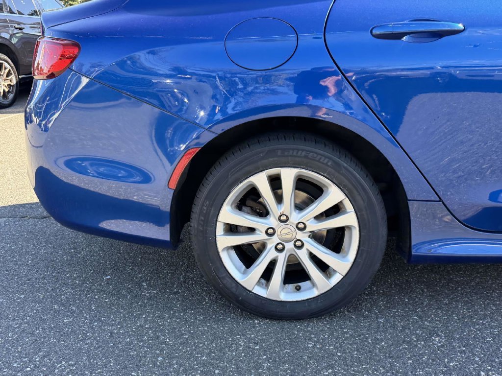 Used 2015 Chrysler 200 Limited w/ Convenience Group FWD image 10