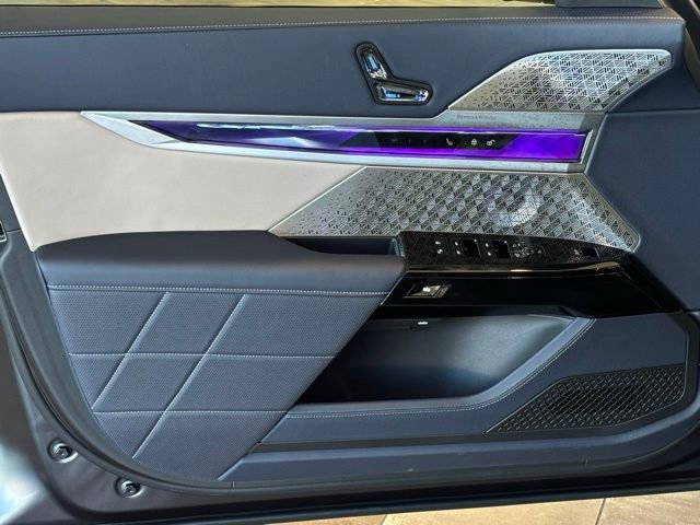 Used 2025 BMW 760i xDrive w/ Executive Package image 43