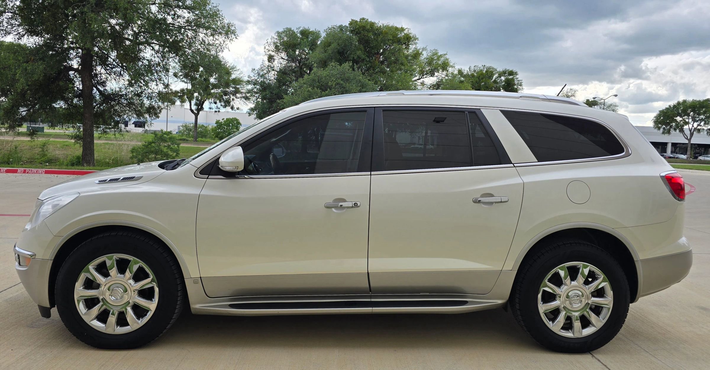 Used 2011 Buick Enclave CXL FWD image 9