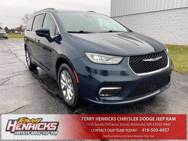 Used 2022 Chrysler Pacifica Touring-L image 1