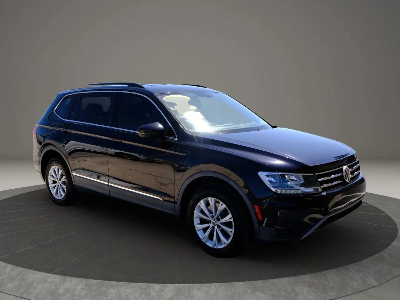 Used 2018 Volkswagen Tiguan SE FWD image 8