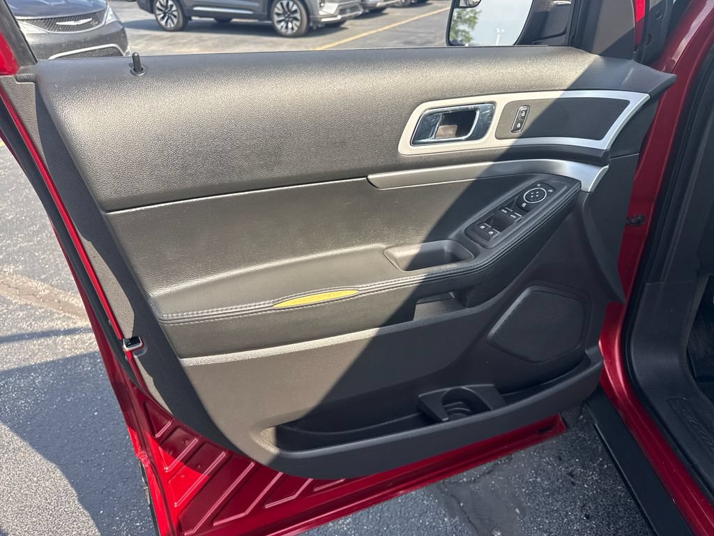 Used 2013 Ford Explorer XLT FWD image 29