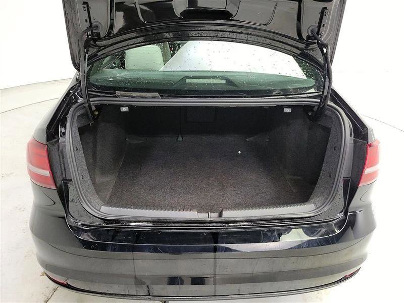 Used 2016 Volkswagen Jetta Sport w/ Lighting Package FWD image 7