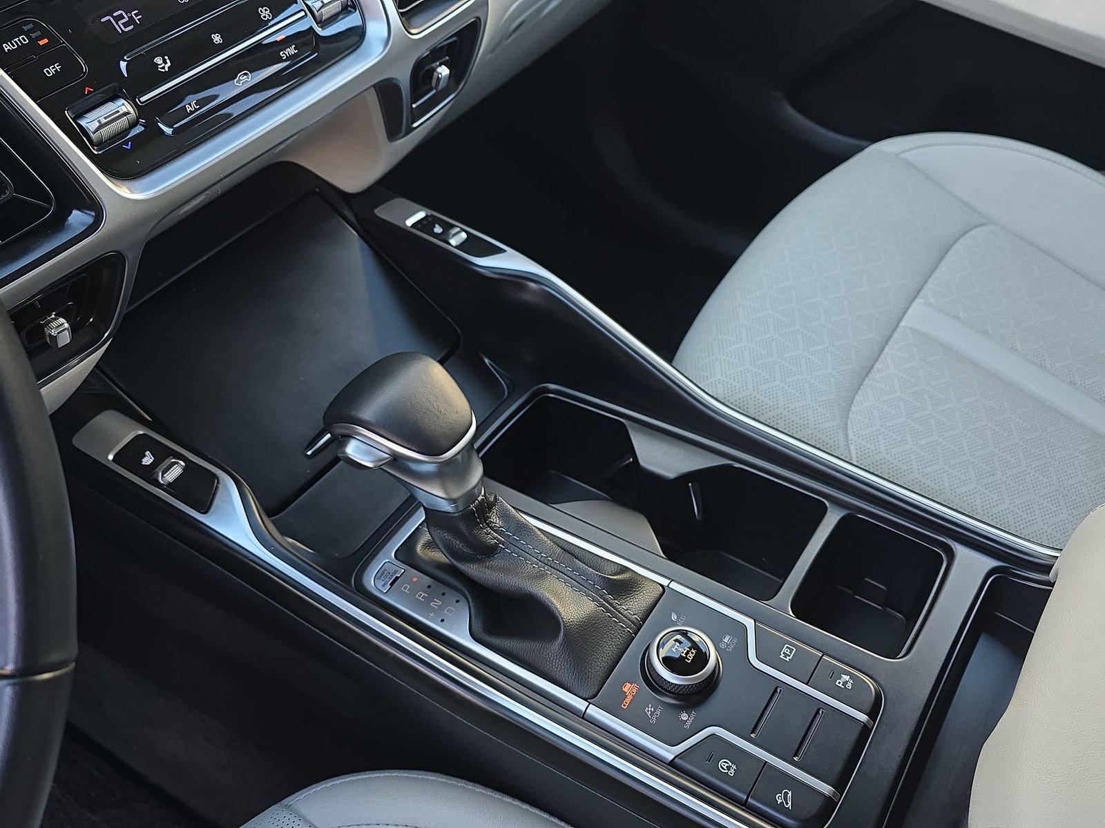 Used 2023 Kia Sorento S image 28