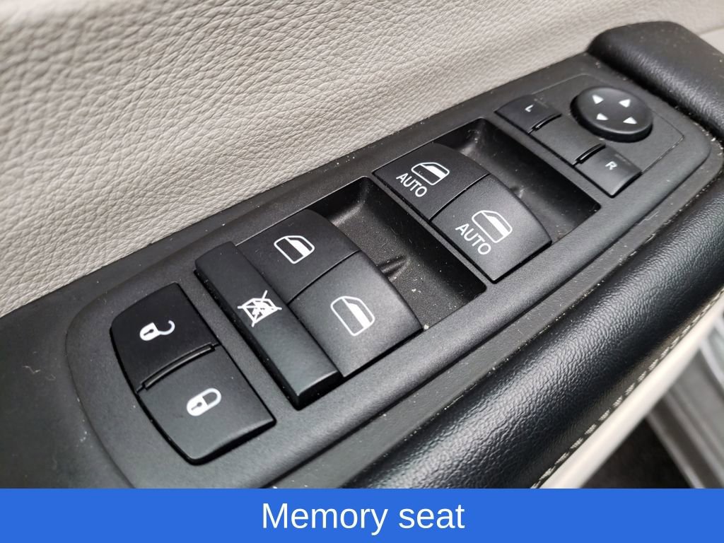 Used 2022 Chrysler Pacifica Touring-L image 19