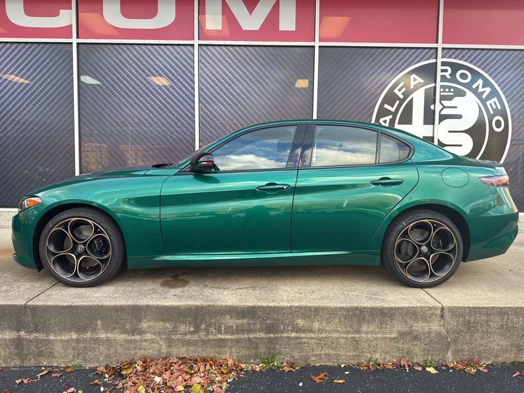 New 2025 Alfa Romeo Giulia AWD w/ Driving Assist Package image 8