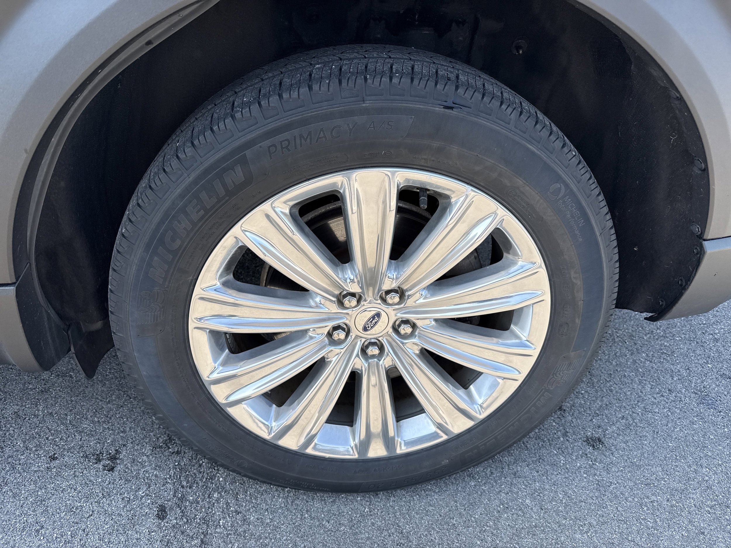 Used 2021 Ford Explorer Limited w/ Hybrid Equipment Group 310A AWD/4WD image 8