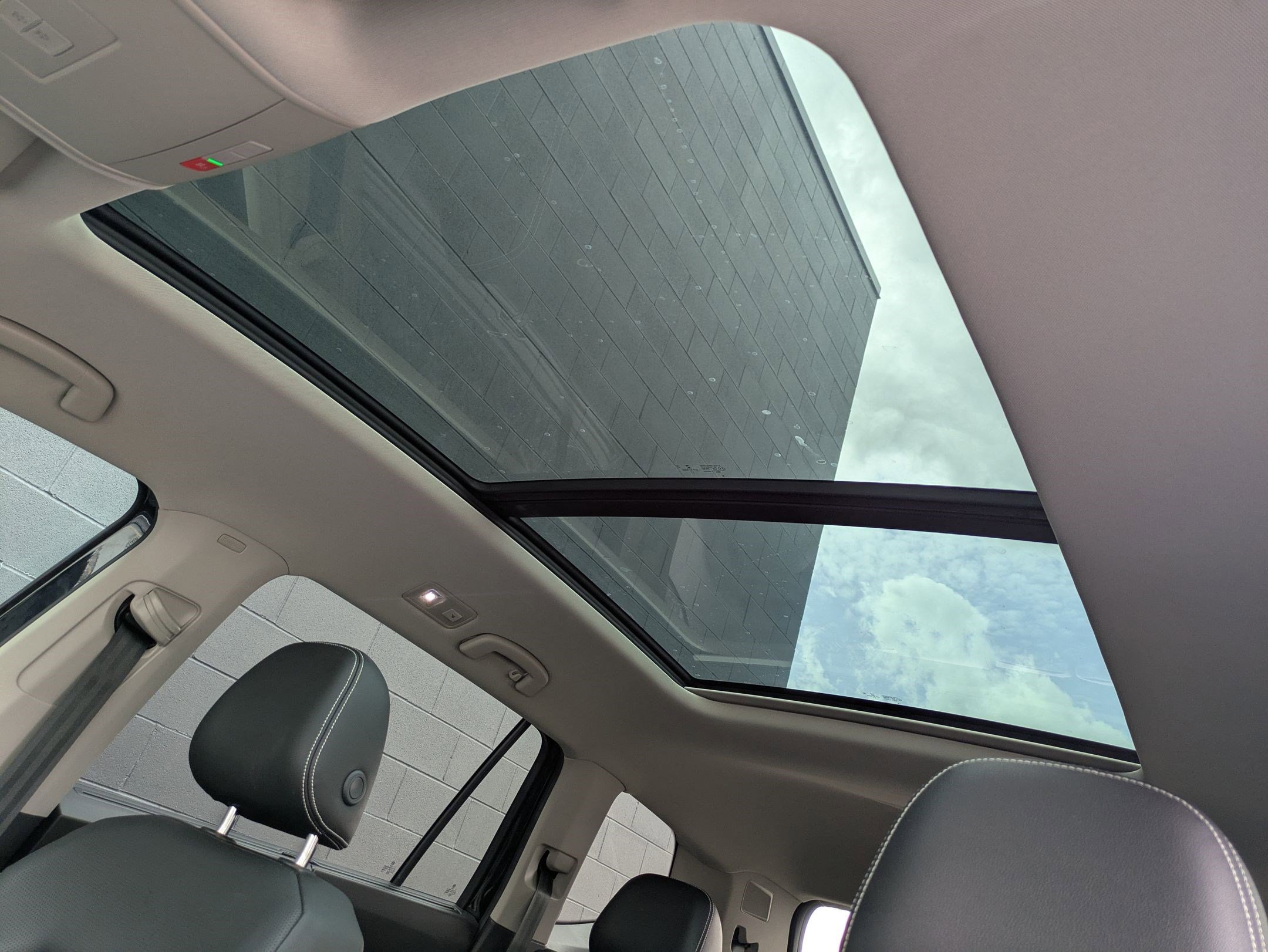 Used 2022 Volkswagen Atlas SEL Premium image 21