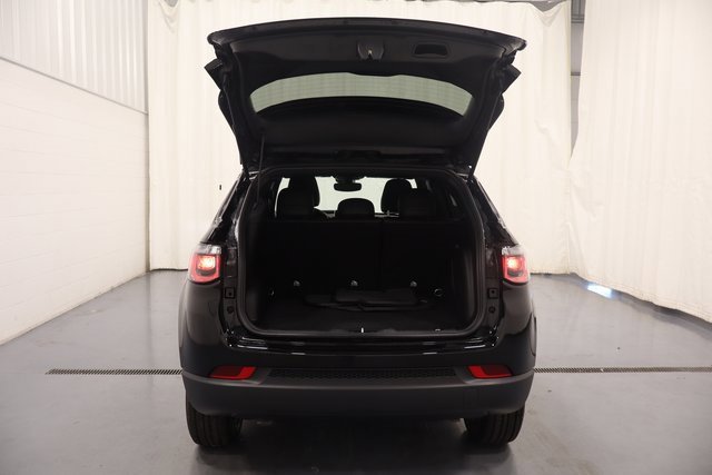 New 2025 Jeep Compass Latitude w/ Sun & Sound Group image 17