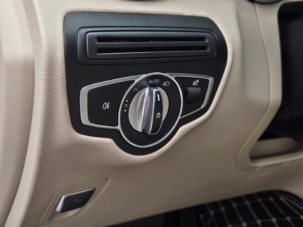 Used 2022 Mercedes-Benz GLC 300 4MATIC image 19