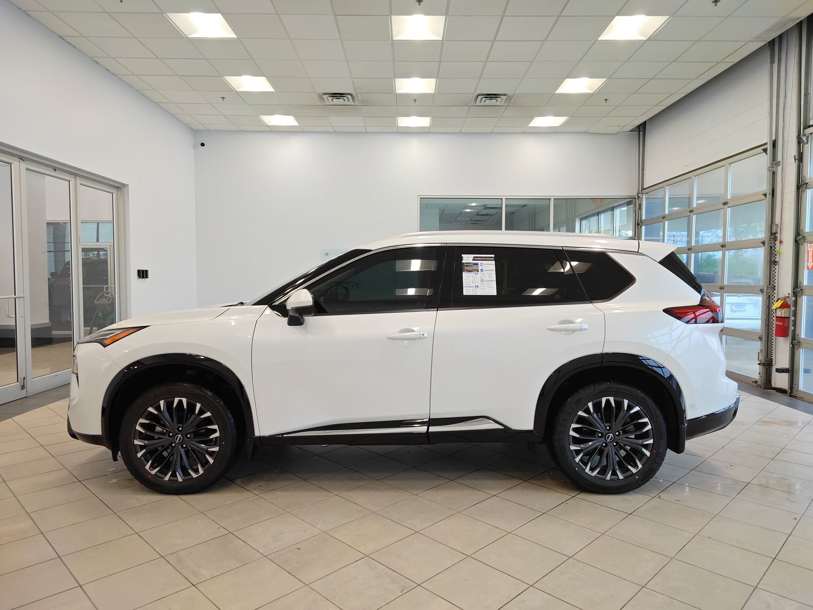 Used 2024 Nissan Rogue Platinum w/ Platinum Premium Package AWD/4WD image 6