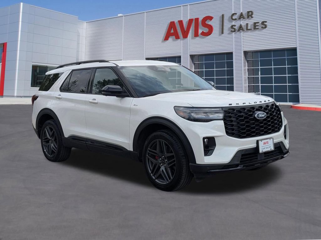 Used 2025 Ford Explorer ST-Line w/ ST-Line Street Pack image 3