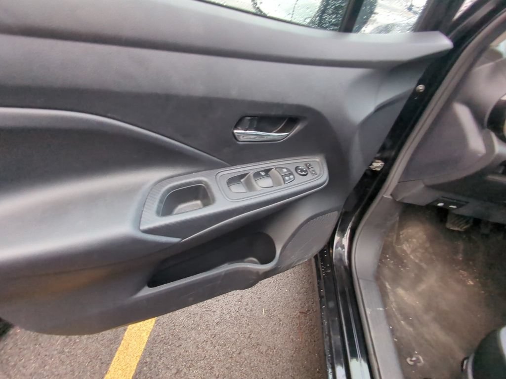 Used 2025 Nissan Versa SV FWD image 8