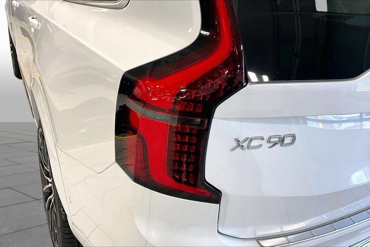 New 2026 Volvo XC90 B6 Plus w/ Protection Package Premier AWD/4WD image 5