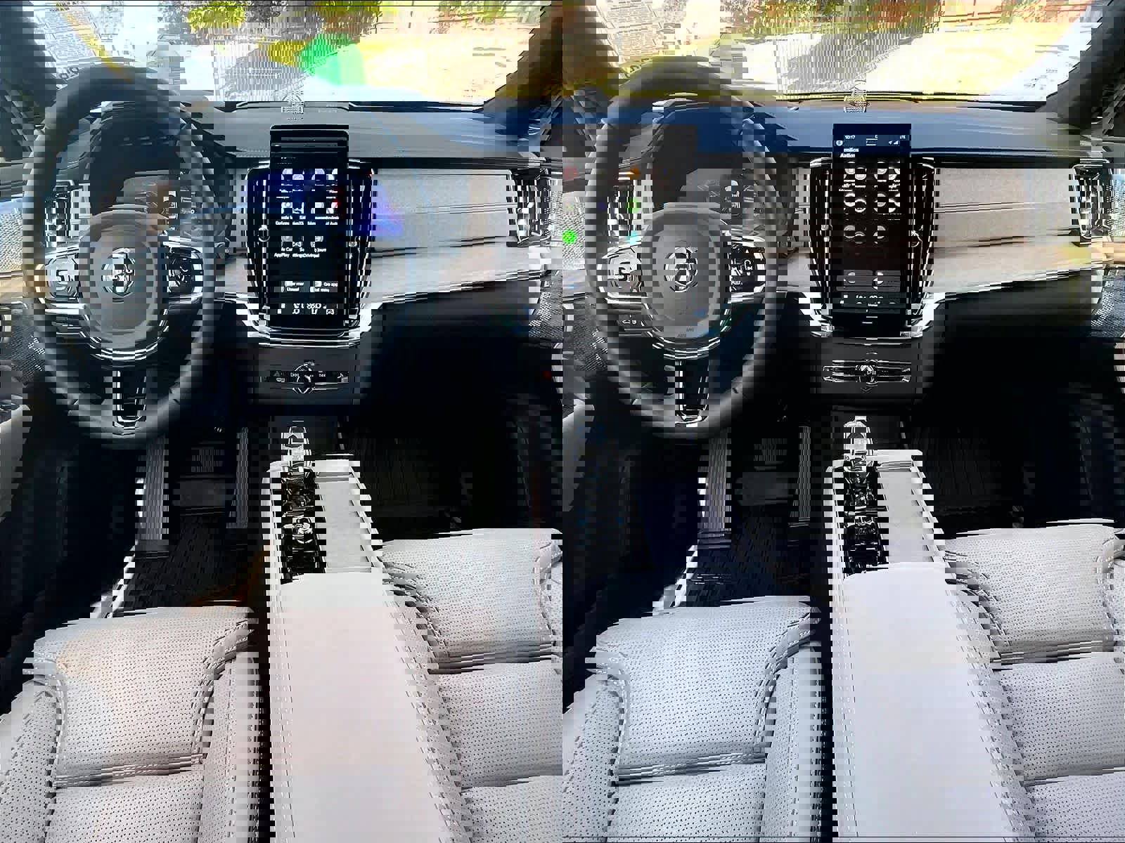 Used 2026 Volvo XC90 T8 Ultra w/ Lounge Package image 18