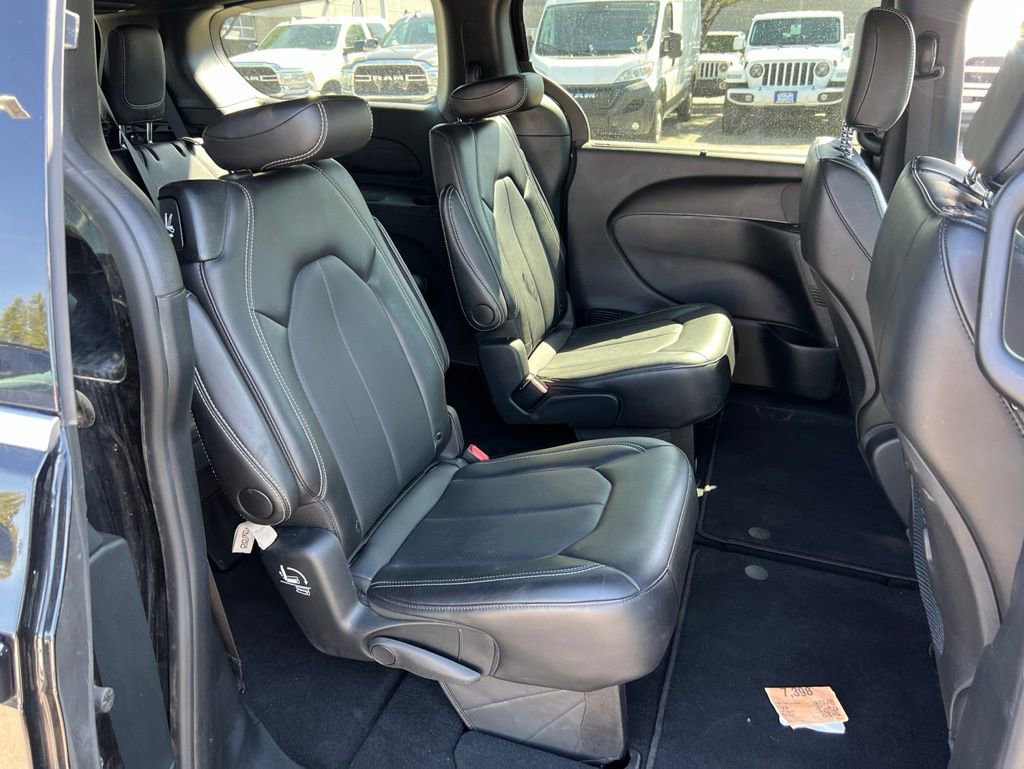 Used 2025 Chrysler Pacifica Select FWD image 19