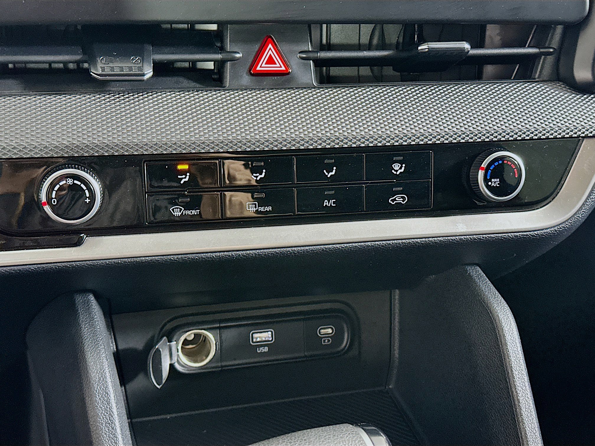 Used 2025 Kia Sportage LX image 23