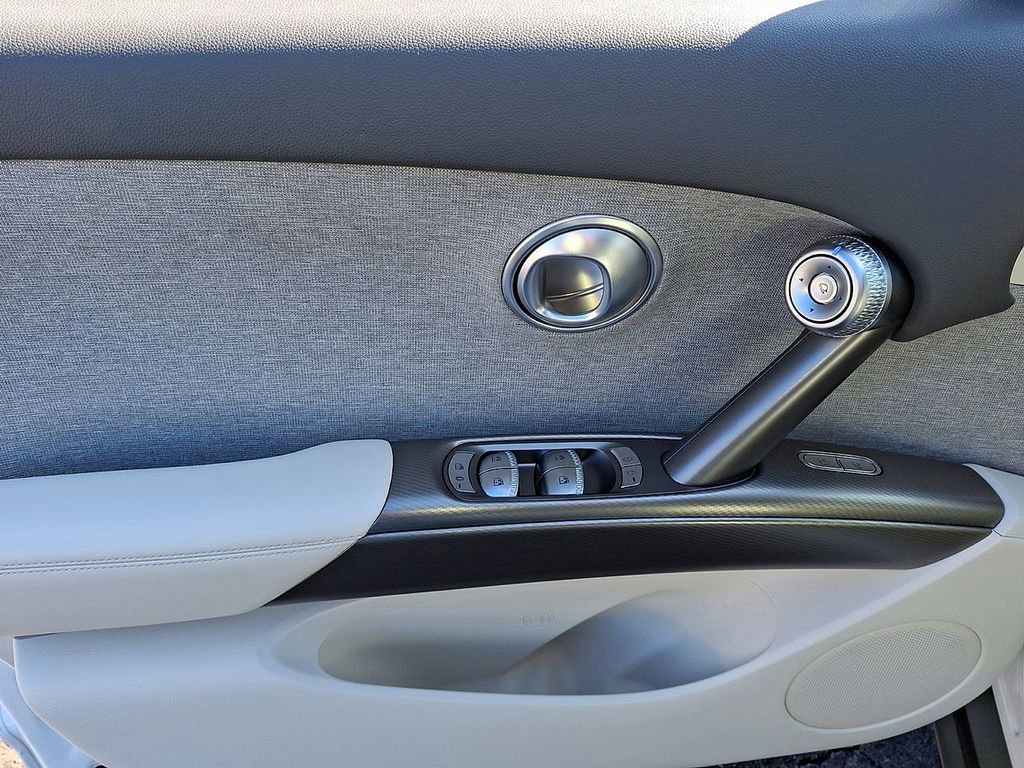 Used 2025 Genesis GV60 RWD image 10