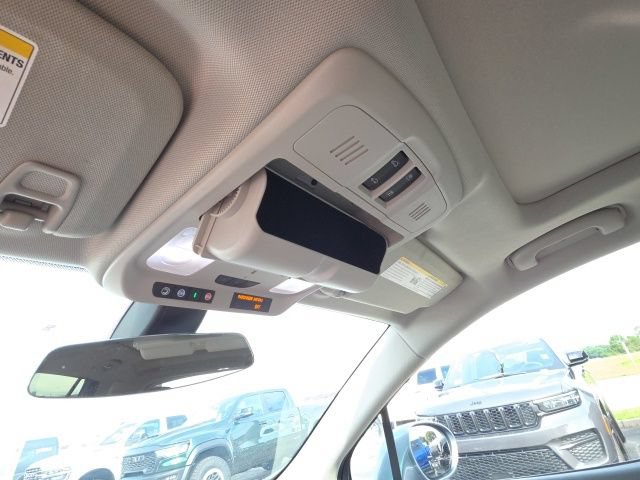 Used 2020 Buick Envision Essence w/ Experience Buick Package FWD image 19