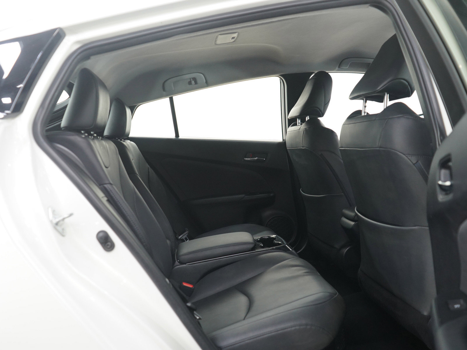 Used 2018 Toyota Prius Prime Premium image 12