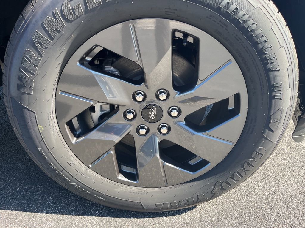 New 2025 Ford F150 Lightning Flash AWD/4WD image 9