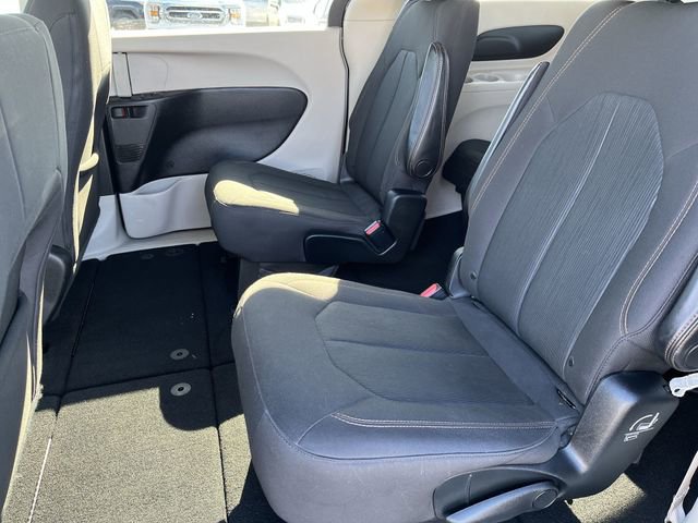 Used 2017 Chrysler Pacifica LX image 26