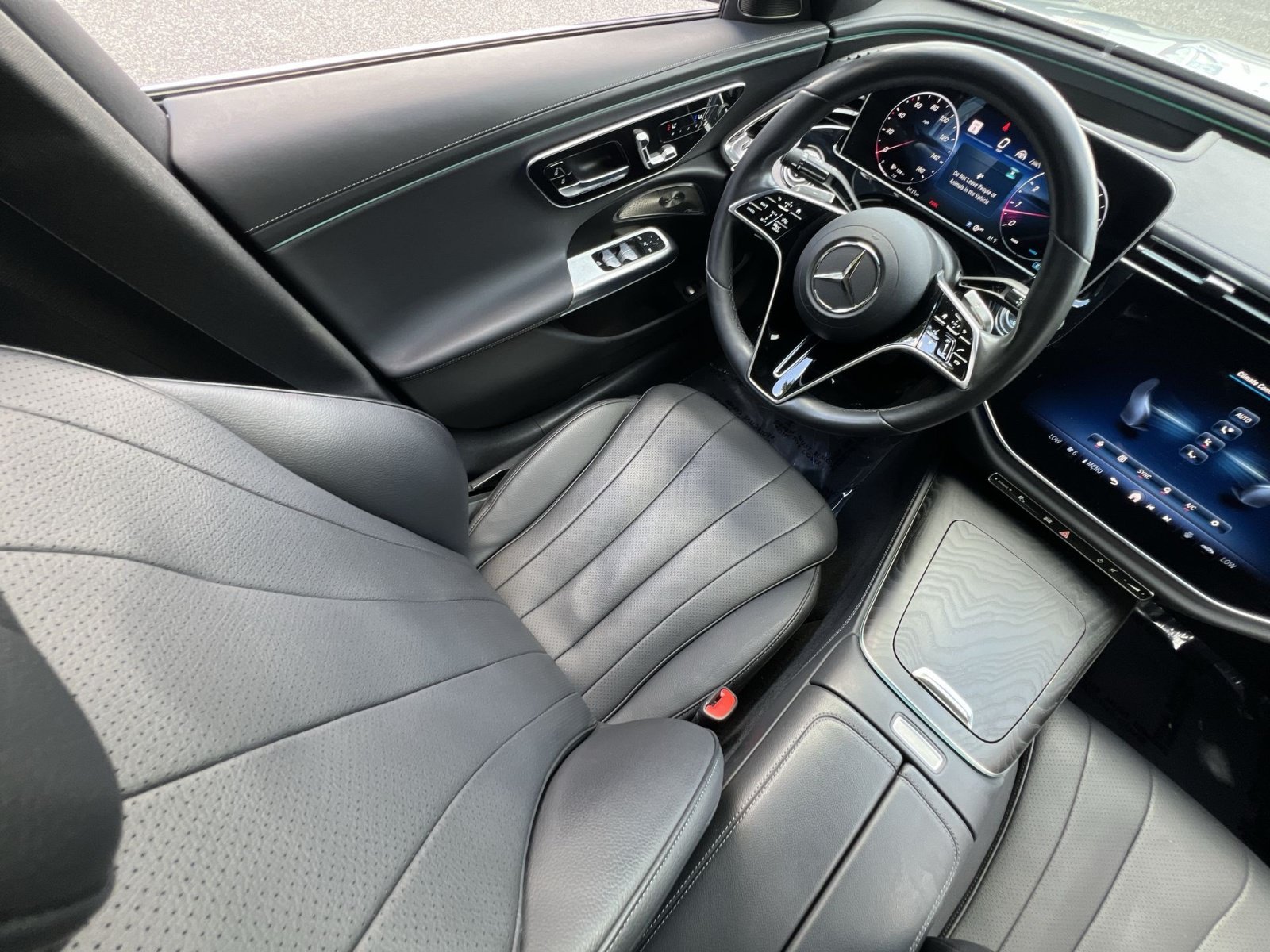 Used 2024 Mercedes-Benz E 350 4MATIC Sedan image 16