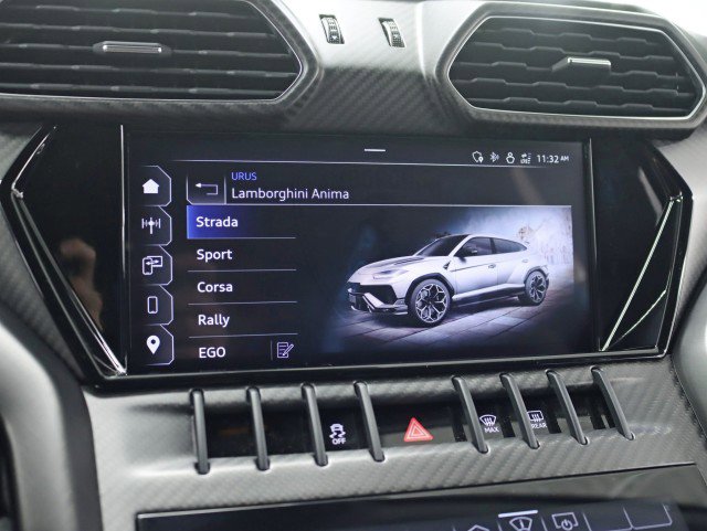 Used 2023 Lamborghini Urus Performante image 32