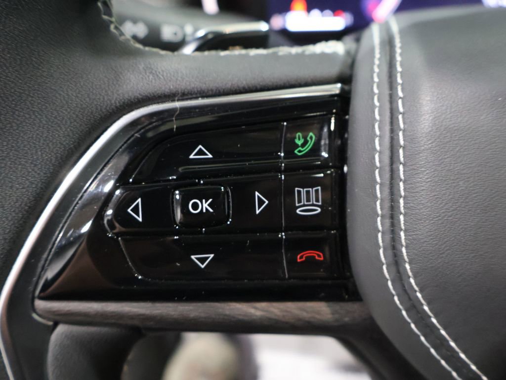 Used 2023 Jeep Grand Cherokee Overland w/ Luxury Tech Group IV image 32