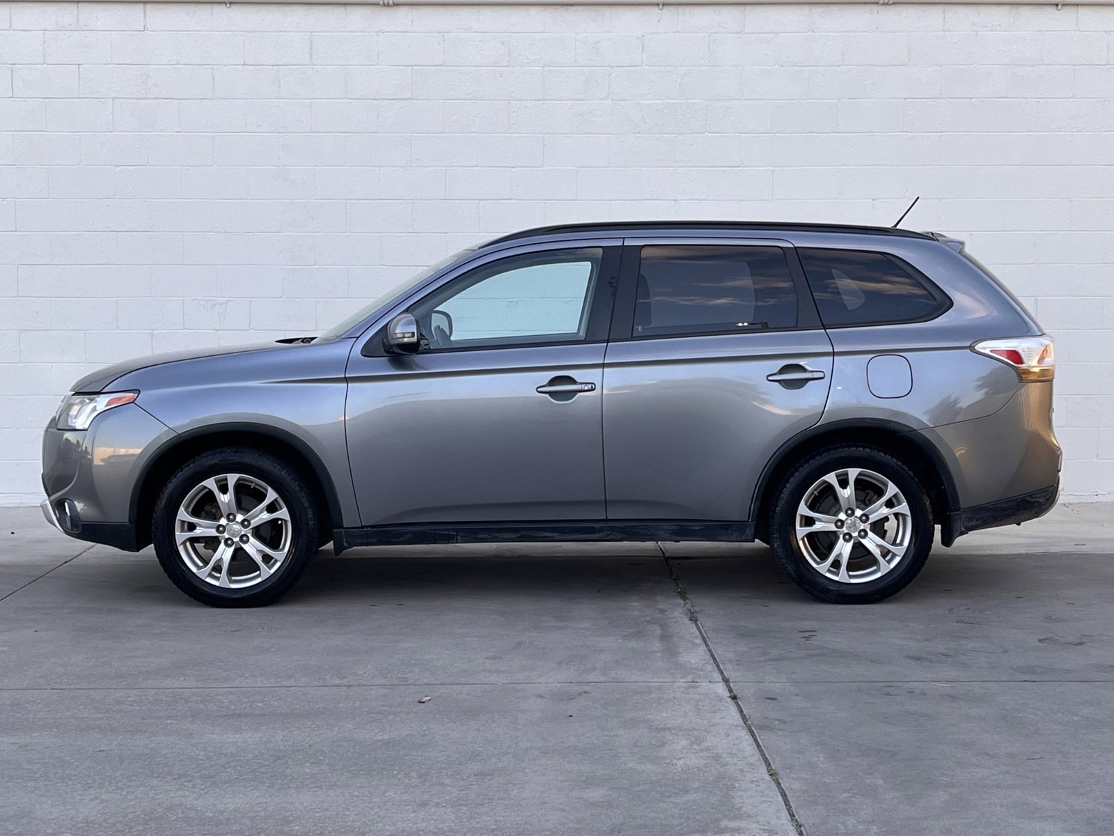 Used 2015 Mitsubishi Outlander SE image 5