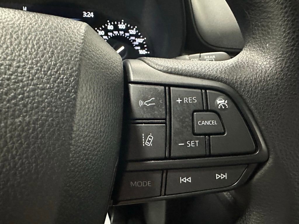 Used 2025 Toyota Sienna LE image 38