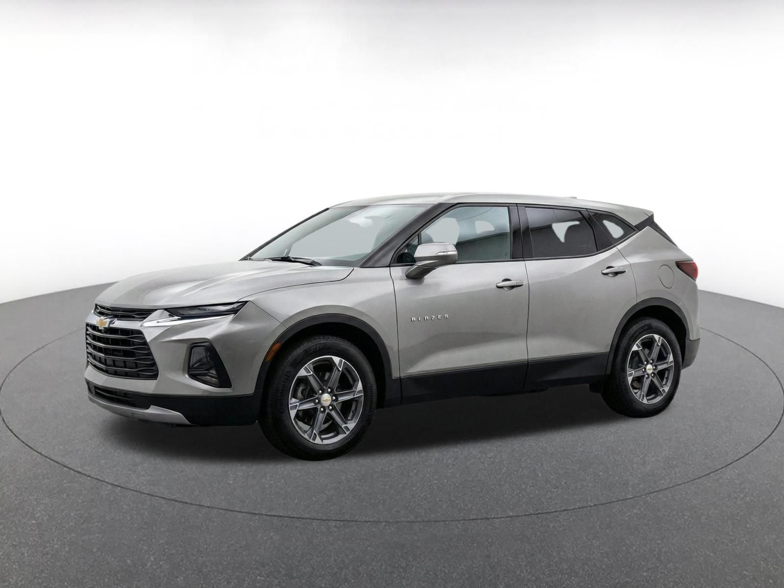 Used 2025 Chevrolet Blazer LT FWD image 3